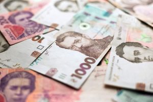 Оплату праці робітників держорганів та місцевих рад на 2021 рік змінили