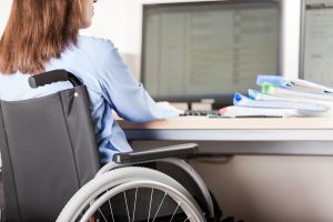 Які особливості працевлаштування людей з інвалідністю