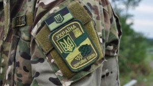Працівник, що уклав контракт із Збройними Силами України був звільнений з роботи, як вдалося відстояти трудові права