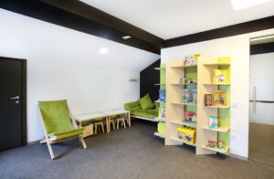 На підприємствах та в установах створять дитячі кімнати для малят працівників і відвідувачів