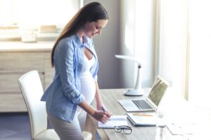 Допомога у зв’язку з вагітністю та пологами для незастрахованих ФОПів — пояснення від Мінсоцполітики