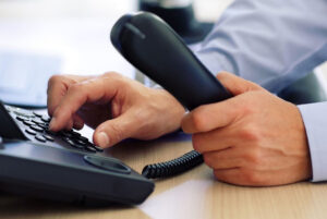 Працівник відшкодовує підприємству вартість «невиробничих» телефонних розмов: чи нараховується на неї ПДВ?