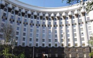 Чиновники мають повернутися в Україну до 25 квітня: Кабмін ухвалив відповідне рішення