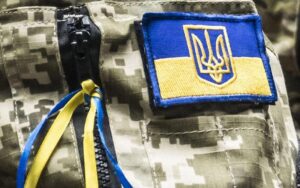 Чи зараховується до стажу, що дає право державному службовцеві на додаткову відпустку, період проходження військової служби в особливий період?