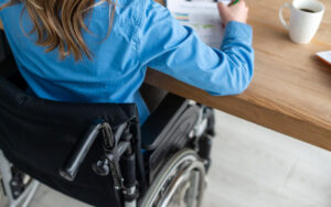 Факт виявлення невідповідності виконуваній роботі особи з інвалідністю внаслідок стану здоров’я: як його встановити