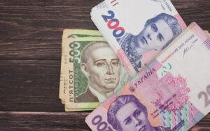 Інформація для ВПО: як не втратити щомісячну державну допомогу, якщо змінили місце перебування