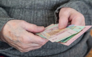 Уряд підтримав законопроєкт щодо виплати пенсій громадянам із тимчасово окупованих територій та особам, які тимчасово проживають за кордоном