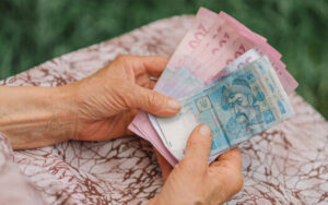 Пенсіонерам з низькою пенсією доплачуватиме міжнародна організація