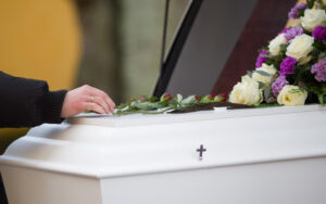 Допомога на поховання: як отримати та куди звертатись