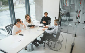 Які документи потрібно надати роботодавцю при працевлаштуванні особі з інвалідністю?