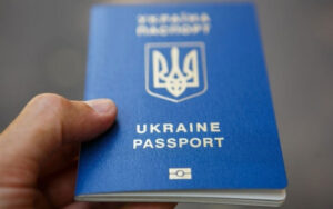 Чи потрібно змінювати паспорт-книжечку на ID-картку?