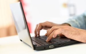 Як працівнику самостійно перевірити оформлення трудових відносин