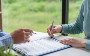 Повідомлення про гіг-контракти і домашніх працівників: хто надає консультації