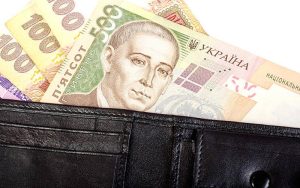 Як зростатимуть зарплати українців у найближчі три роки: прогнози і реалії
