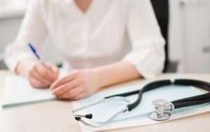 Держпраці нагадує, для яких категорій працівників є обов’язковим медичний огляд