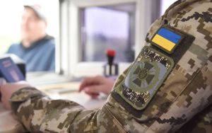 Нове рішення Кабміну: спрощено виїзд для чоловіків 18–22 років