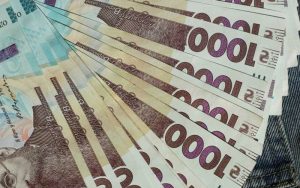 Оплата простою під час війни: працівникам обіцяють мінімум дві третини окладу