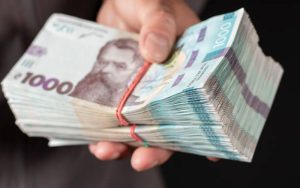 Чиновникам — не більше 80 тисяч: у Раді пропонують зарплатний ліміт