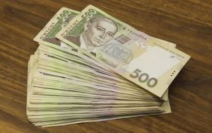 До 100 тисяч гривень: які галузі пропонують працівникам найвищі зарплати