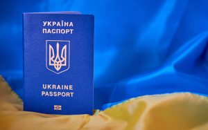Тепер лише українською: Верховна Рада ухвалила вилучення російської мови з паспортів