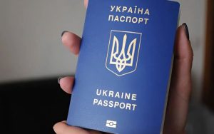 Паспорт-книжечка чи ID-картка: що потрібно знати у 2025 році