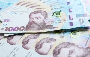 Працюючі батьки отримають щомісячну підтримку 8000 грн через «Дію» або ПФУ