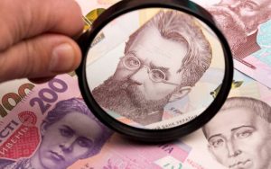Зарплати топчиновників: цифри, що обговорює вся країна