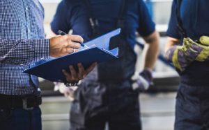 Атестація робочих місць під час простою: чи зобов’язаний роботодавець проводити оцінку умов праці?