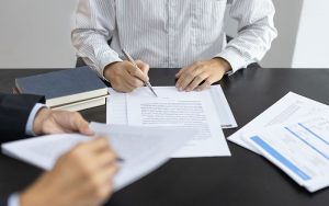 Трудові договори та умови роботи під час воєнного стану: що змінилося