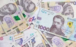 До 35 тисяч гривень: уряд анонсував підвищення оплати праці в прифронтових регіонах