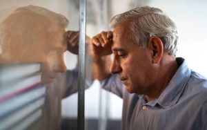 Досягнення 65 років — безумовна підстава для звільнення держслужбовця