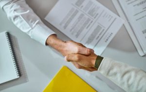 Два контракти — законно: Держпраці про нефіксований графік