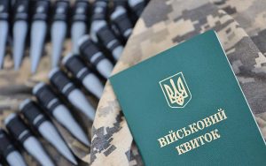 Президент підписав указ: чоловіки 60+ зможуть служити за контрактом у ЗСУ