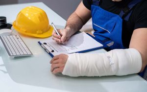 Нещасний випадок на роботі: коли травма вважається виробничою