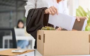 Трудові гарантії для матерів: коли звільнення є незаконним