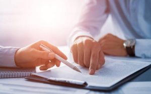 Роботодавцям пояснили, як оформлювати призупинення трудового договору після 14 березня