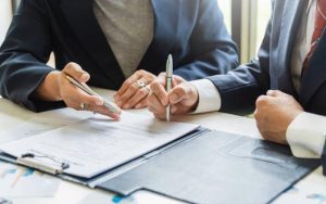 Чи можна працювати на кількох роботах за договором без фіксованого часу?