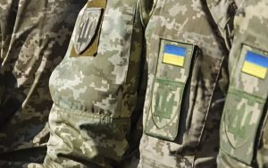 Рада змінила умови вступу на держслужбу для чоловіків
