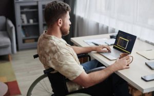 Право особи з інвалідністю на виконання роботи дистанційно