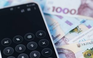 Оклади для посадовців громад переглянуть: що зміниться