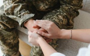 У ЗСУ вдосконалюють систему супроводу поранених і родин