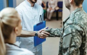 Направлення на лікування військовослужбовців: порядок і відповідальні особи