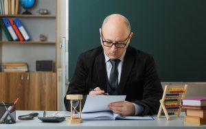 Зарплата директора школи: що впливає на дохід у 2026 році