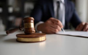 Мобінг у дії: суд оцінив дискрецію роботодавця