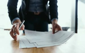 Законопроєкт № 13478-1: що зміниться для держслужбовців та ОМС