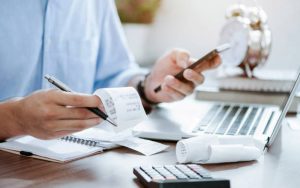 Чи виплачують добові у відрядженні, якщо витрати покриває працівник або приймаюча сторона?