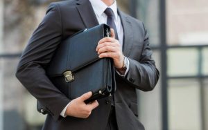 Посадовцям дозволили працювати у приватному секторі за певних умов: набули чинності зміни