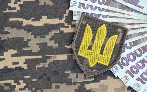 У Міноборони обговорюють виплати до 400 тисяч гривень військовим на передовій