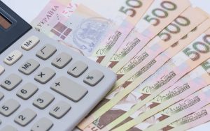 Кабмін заклав поетапне підвищення мінімальної зарплати на найближчі три роки