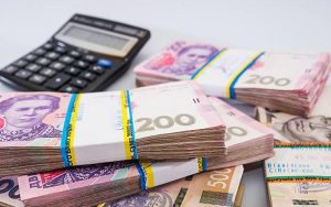 Зарплати в Україні зростають: які фахівці вже заробляють понад 65 тисяч гривень
